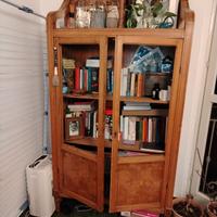 armadio vintage di legno