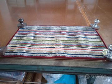 Stuoia in tessuto con disegni verticali multicolor