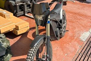 Moto elettrica da trial