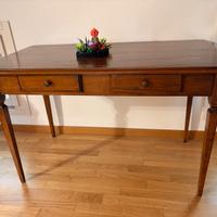 Scrivania con 2 cassetti