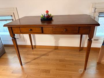 Scrivania con 2 cassetti