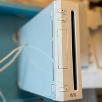 Console Wii + 2 controller base + 7 giochi (boxed)