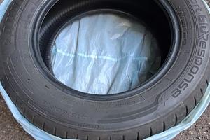 Pneumatici 215/60R16 Estivi, seminuovi.
