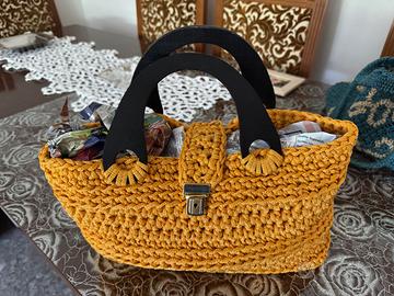 Borsa uncinetto a mano senape oro manici legno