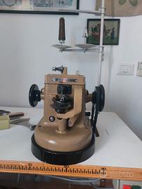 macchina industriale per cucire pellicceria