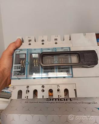 Sezionatore Quadripolare BTicino 400A T7414WF/400