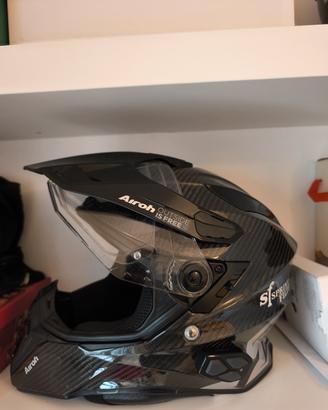 Casco AIROH carbonio
