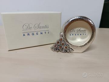 Cornice placcata in argento con fiori e smalto