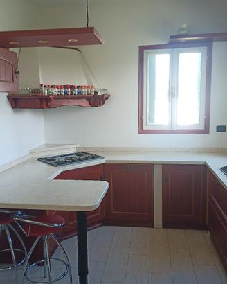 Cucina modulare con piano in marmo