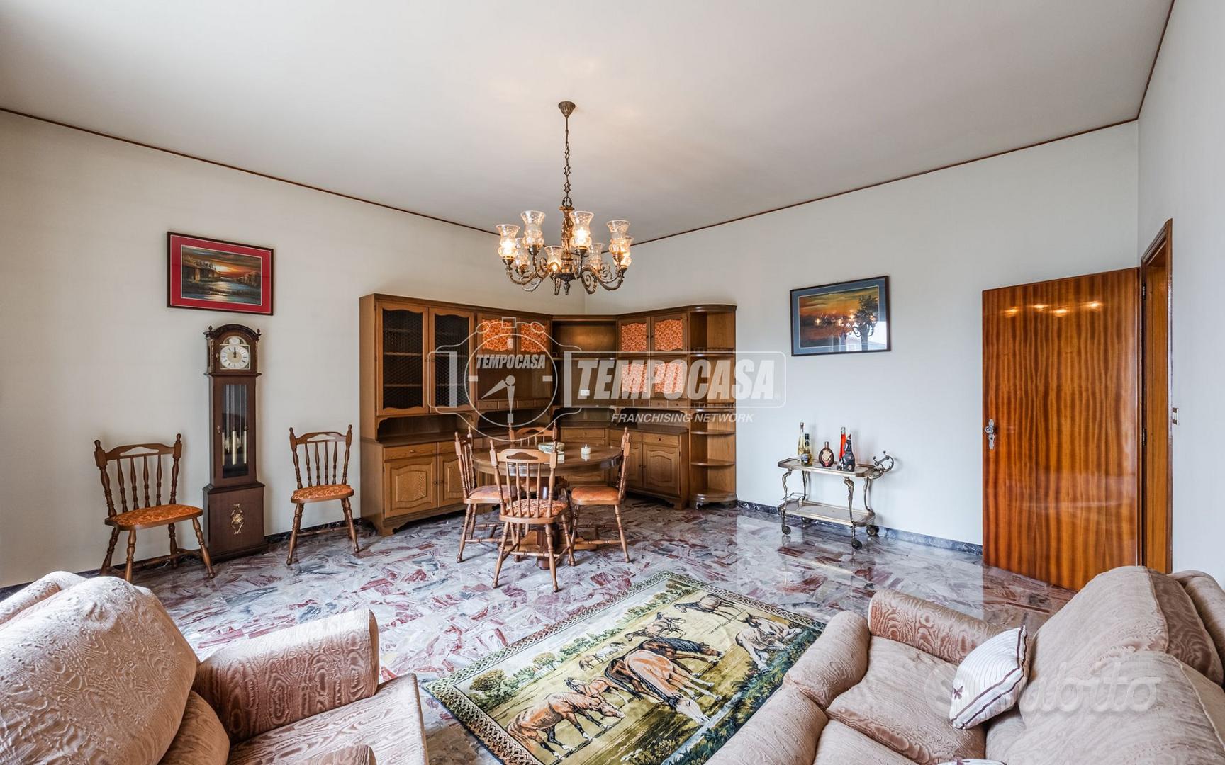 VILLA MONOFAMILIARE CON GIARDINO PRIVATO - Vista 2