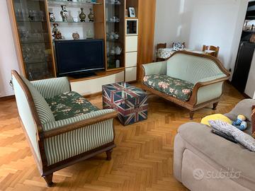 Coppia divanetti vintage in legno massello