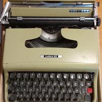 macchina da scrivere Olivetti lettera 22