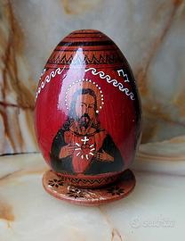 Uovo su legno Cristo e la Vergine Maria