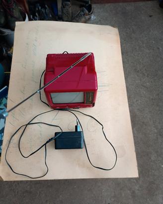 piccolo televisore vintage.