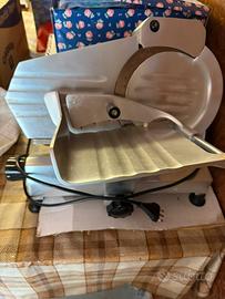 Affettatrice semiprofessionale  in acciaio