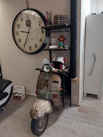 Vespa cantina vini vintage