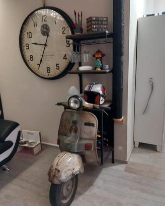 Vespa cantina vini vintage