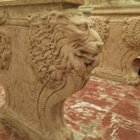 Tavolo in marmo e vetro