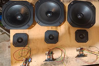 3 woofer 3 tweeter 3 crossover e 1 cassa technics