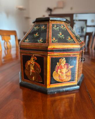 Cofanetto decorativo esagonale in legno