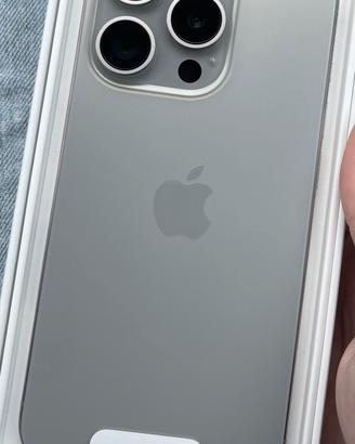 Apple iPhone 15 pro natural titanium