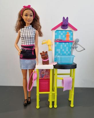 Barbie Playset Toelettatrice con cagnolino.