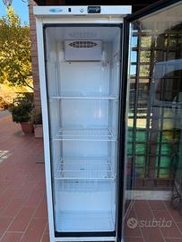 Frigo con porta in vetro
