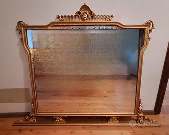 Specchio dorato con intarsi