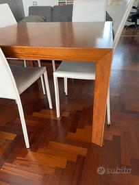 Tavolo in legno massello laccato