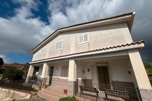 Casa indipendente con terreno