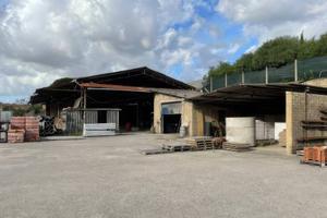 Immobile industriale e terreni edificabili a Latin