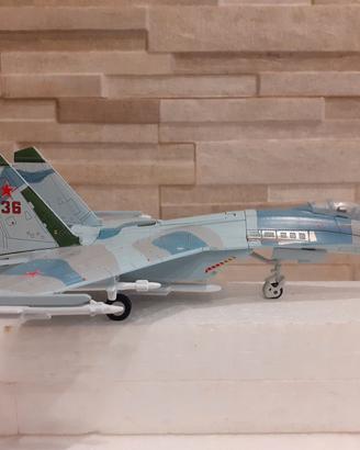 Aereo SU-27 scala 1/72 30 cm.