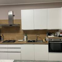 Cucina nuova completa di elettrodomestici