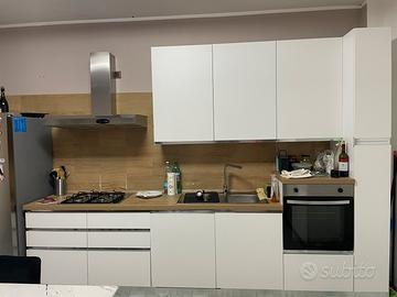 Cucina nuova completa di elettrodomestici