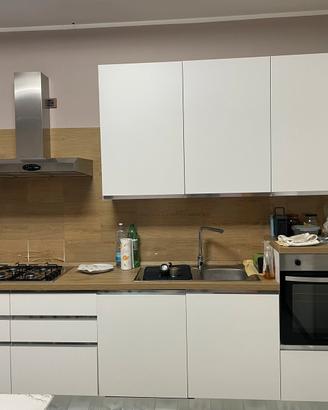 Cucina nuova completa di elettrodomestici