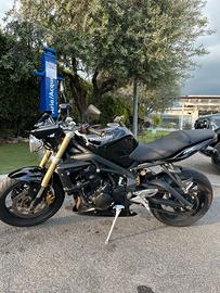 TRIUMPH STREET TRIPLE  675 