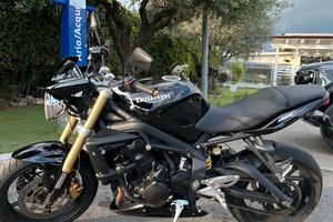 TRIUMPH STREET TRIPLE  675 