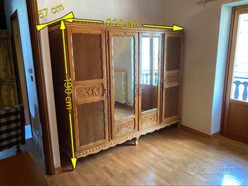 Antica credenza con specchiera