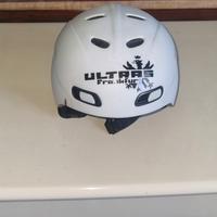 casco e occhiali da sci