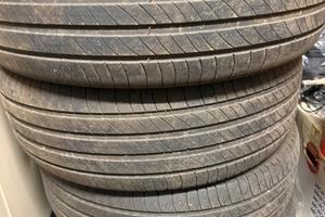 4 gomme estive usate 20000km e una 4 stag nuova