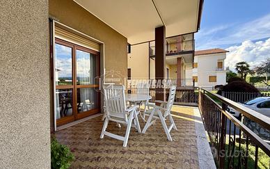 QUADRILOCALE IN VILLA CON BOX DOPPIO E GIARDINO