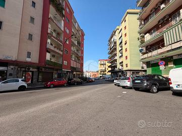 NEGOZIO A NAPOLI