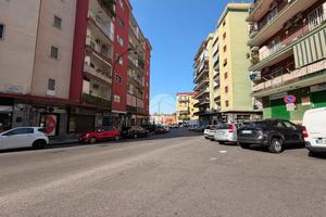 NEGOZIO A NAPOLI