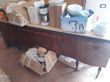 credenza antica con marmo e grande specchio