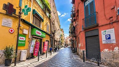 2 LOCALI A NAPOLI