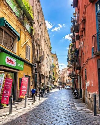 2 LOCALI A NAPOLI