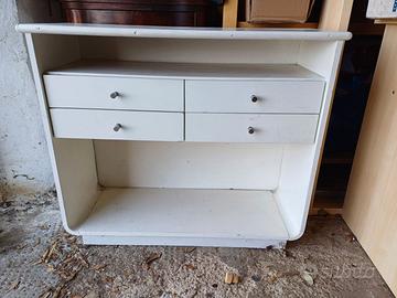 Mobiletto con cassetti