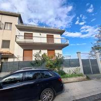 immobile libero su tre lati 4 appartamenti