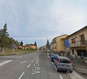 2 locali con balcone in contesto residenziale