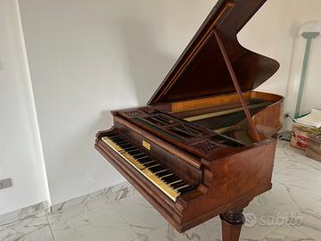 Pianoforte a coda N. Lachin anni 60